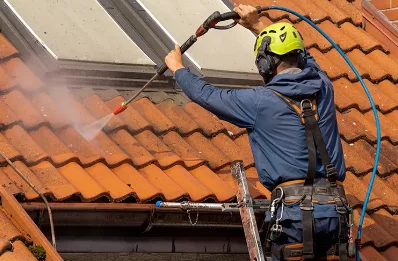 Démoussage et hydrofuge de toiture à Courcemont
